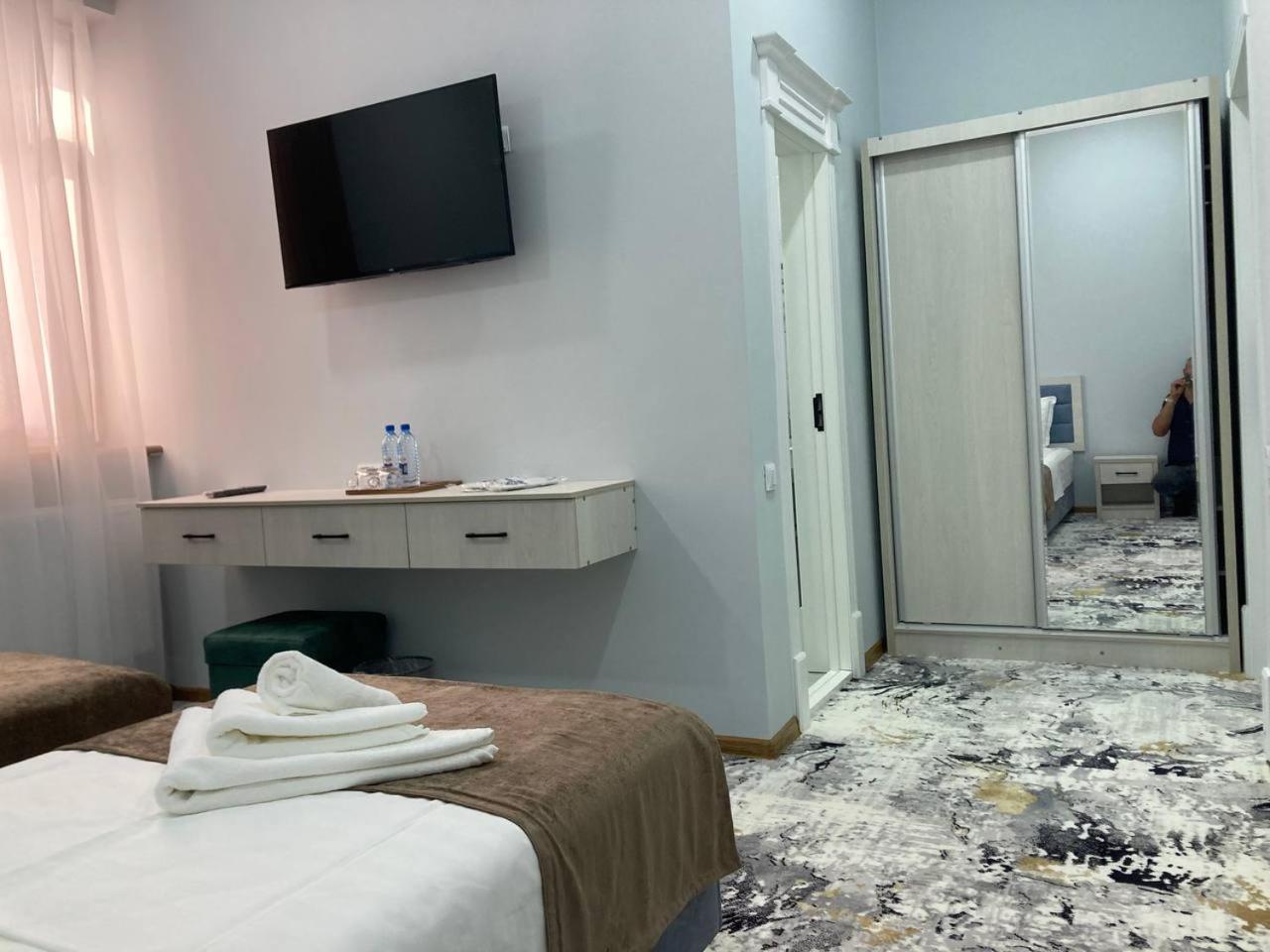בוקורו Zehra Hotel מראה חיצוני תמונה