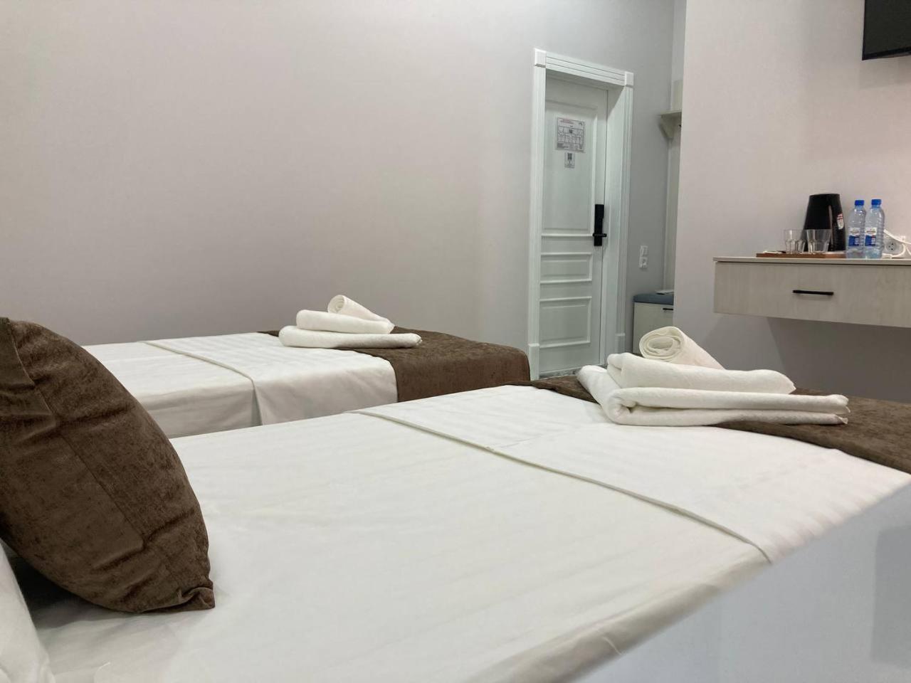 בוקורו Zehra Hotel מראה חיצוני תמונה